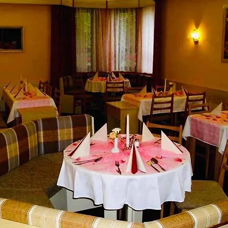 Restaurace A Maja Benecko