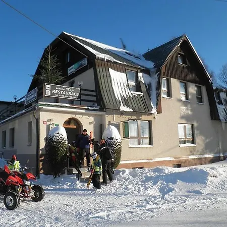 Restaurace A Maja Guest house *