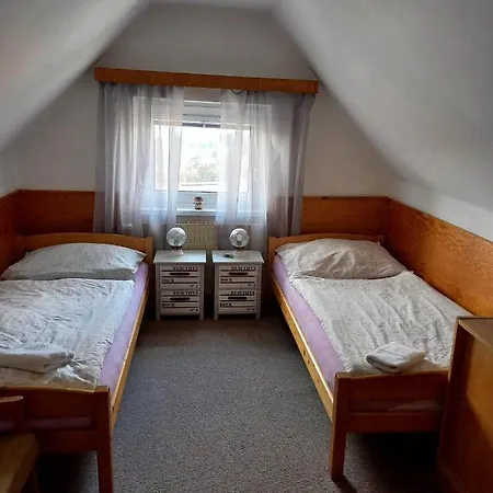Restaurace A Maja Guest house *