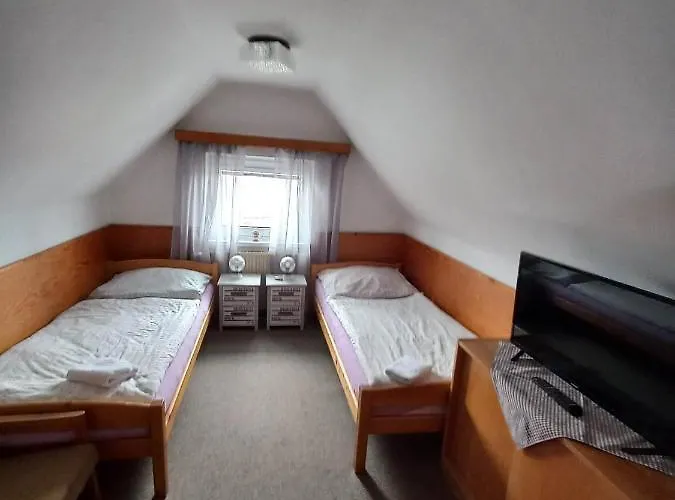 Restaurace A Maja Benecko